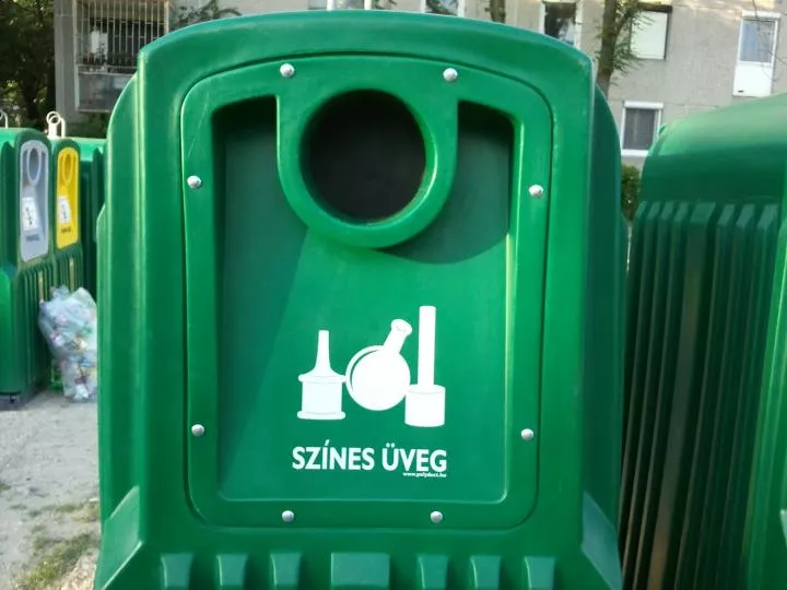 Mi köze a Zwacknak a kukákhoz?
