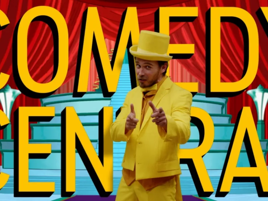 Zacskós énekessel támad a Comedy Central