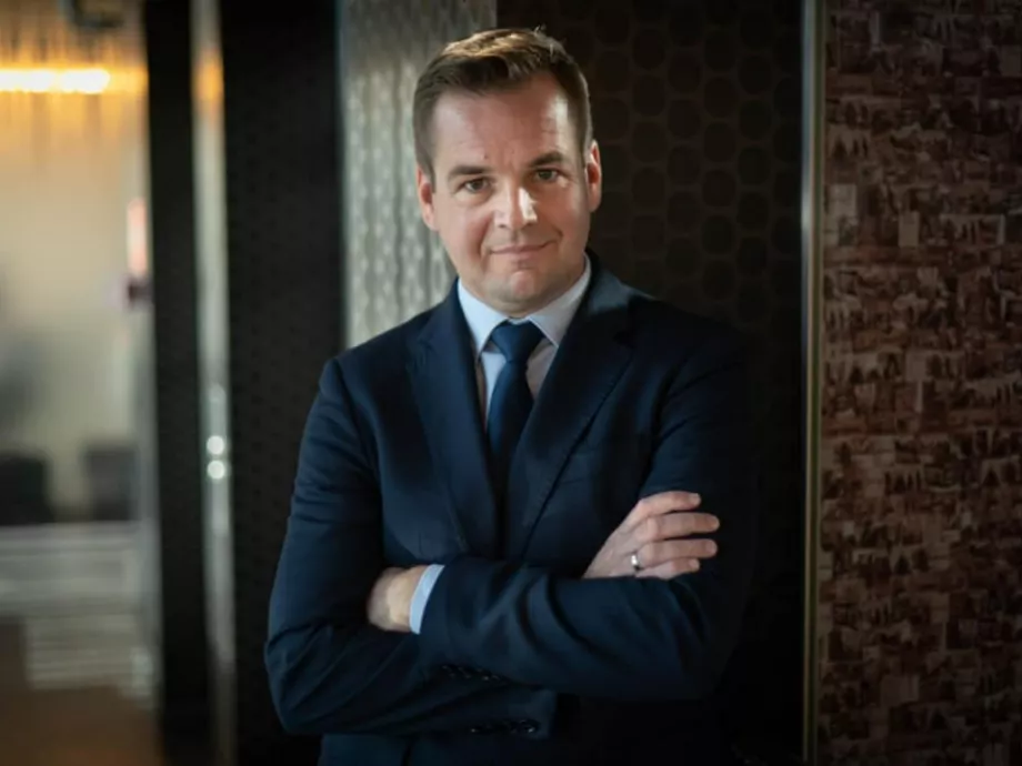 Új kihívásokat keres, így távozik az M1 Híradó műsorvezetője, Németh Balázs