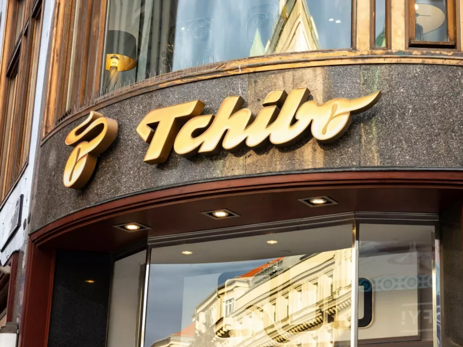 A Carattal dolgozik tovább a Tchibo