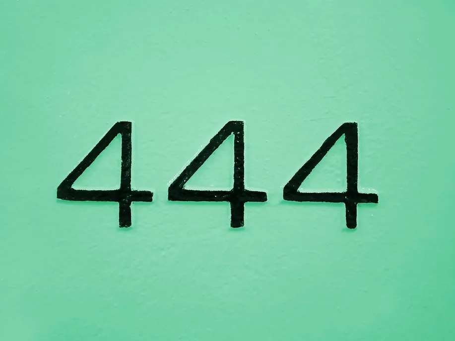 Új tulajdonos a 444 mögött