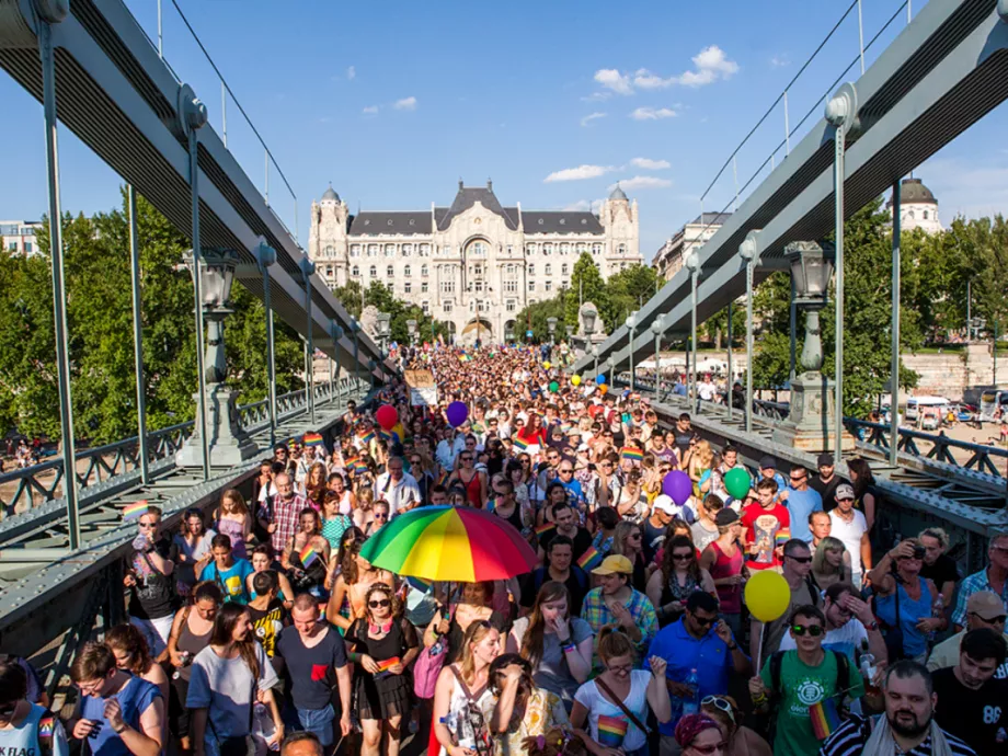 33 ország nagykövetsége és több kulturális intézmény nyilatkozatban áll ki a Budapest Pride mellett