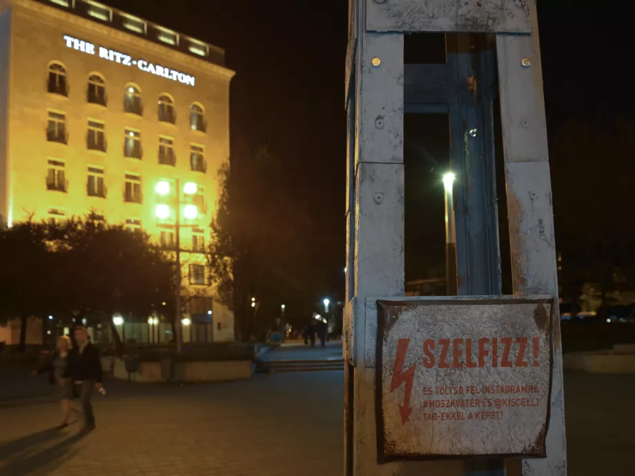 Vándorló Moszkva téri óra