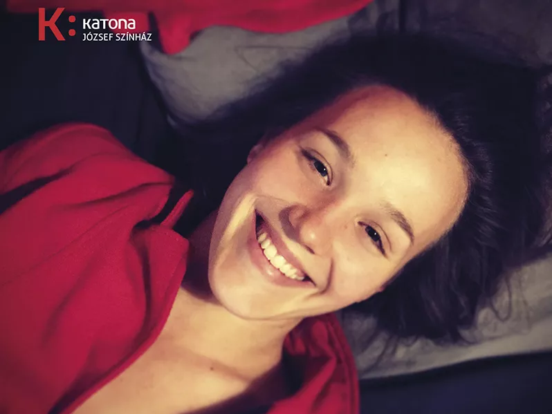 Váratlan helyzetekben fotózták le a Katona színészeit