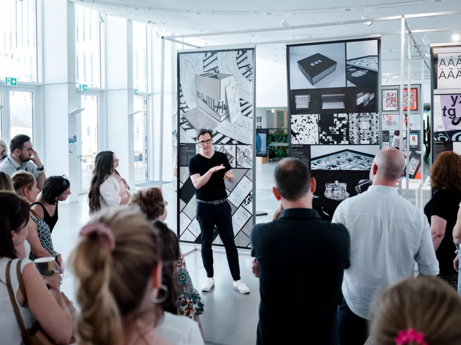 „A design nemcsak egy szakma, hanem egy szemléletmód” – a MOME mesterszakos diplomakiállításán jártunk