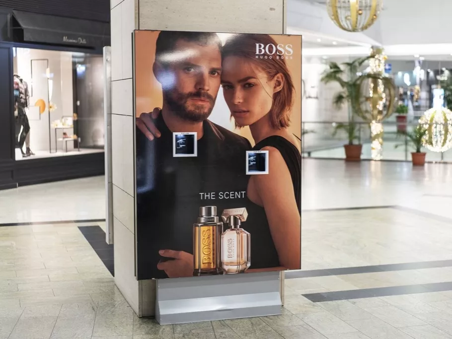 Parfümtől illatozik a Hugo Boss citylightja