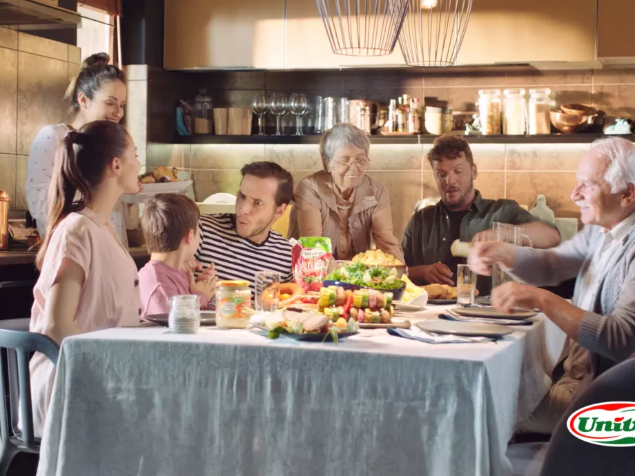 Végre reklámban is beismerik, hogy az Erős Pista minden ételt feldob