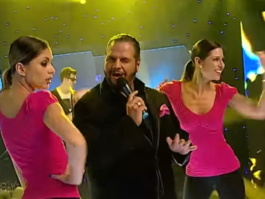 Egy nyelvsuli is Emilio halandzsa fánkijával hirdeti magát