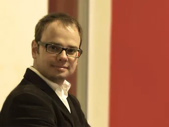 Bővült a Front Page