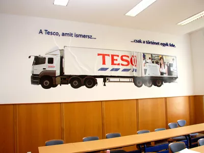 Iskolai tantermet vett a Tesco