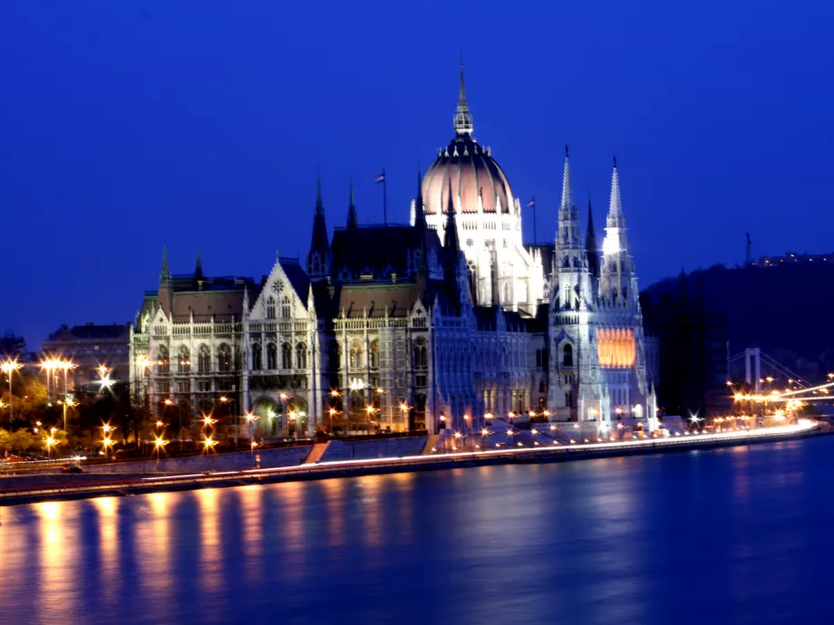 Nem lesz díszkivilágítás Budapesten, ha leáll Paks