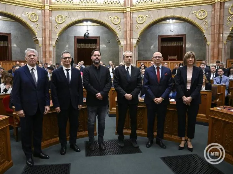 Esküt tett a Független Közmédia Testület elnöke és tagjai