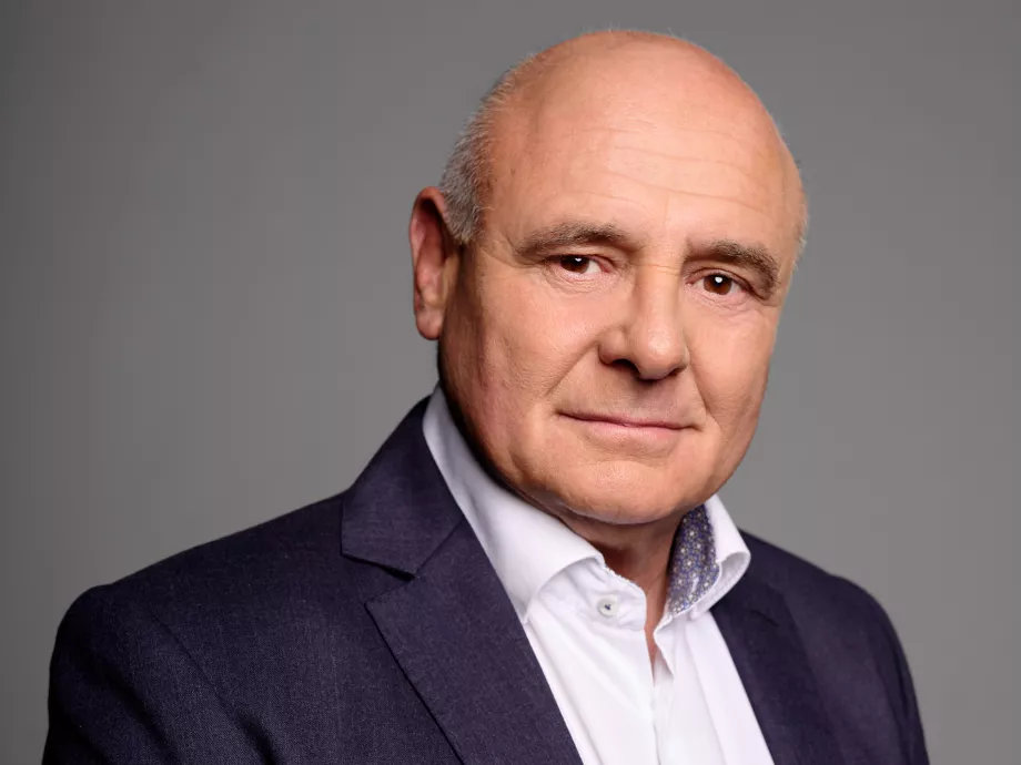 Új műsort indít az ATV Rónai Egonnal