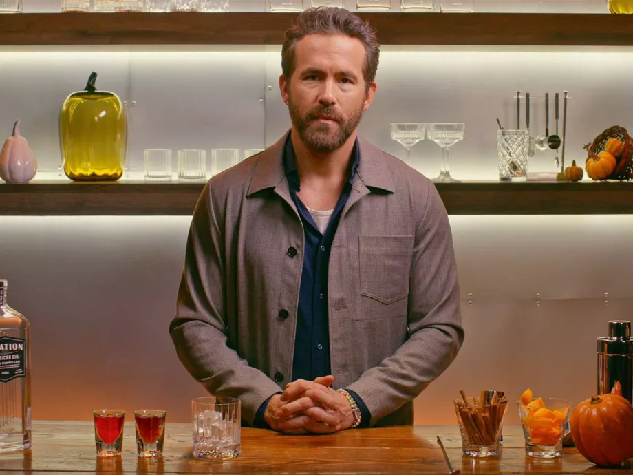 Mindjárt mindenki megőrül a pumpkin spice-italoktól – de nem Ryan Reynolds!