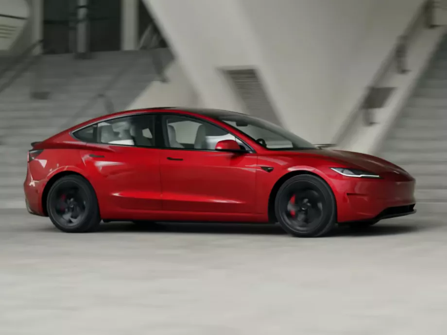 Elon Musk kirúgta a 40 fős marketingcsapatát, mert nem csináltak jobb reklámot